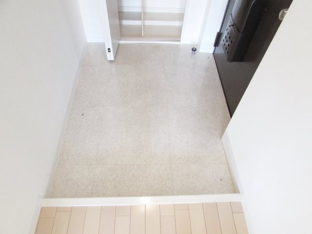 西宝仁川マンションの玄関