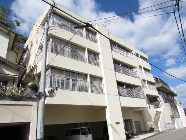 西宝仁川マンションの外観