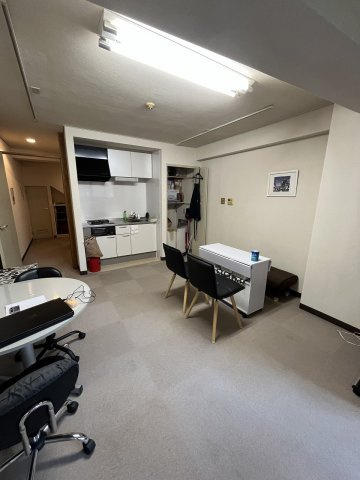 スカイプラザ赤坂の居間・リビング|ゆったり過ごせる居間です