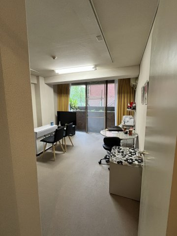 スカイプラザ赤坂の居間・リビング|使いやすいリビングです