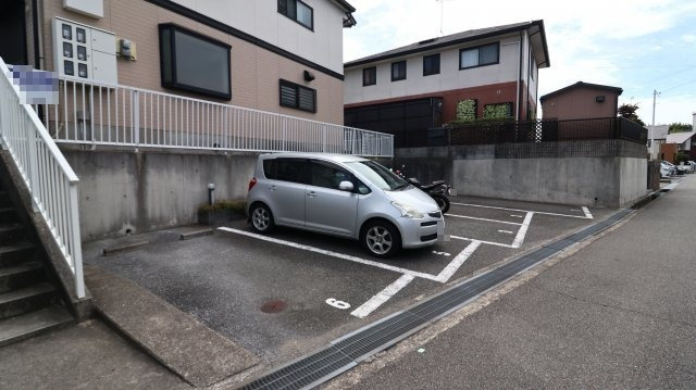 エクセルハイツ桃山の駐車場
