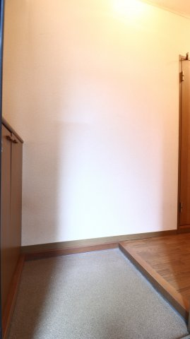 エクセルハイツ桃山の玄関