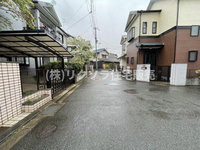 私部2丁目　中古一戸建ての前面道路含む現地写真|■物件内覧・資金計画相談・住宅ローン相談、リフォーム相談、お問合せ受付中■
※当日・翌日のご内覧、ご相談はお電話でのお問合せがスムーズです！