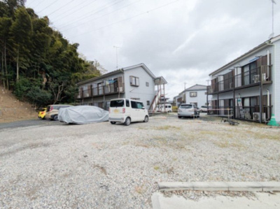 【駐車場】 | ハイム愛花D | いつでも目の届く敷地内に駐車場があります♪お車をお持ちの方におすすめです！