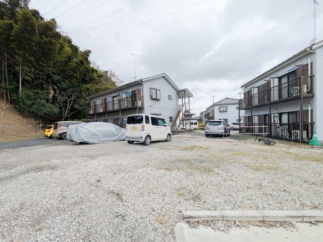 【駐車場】 | ハイム愛花D | いつでも目の届く敷地内に駐車場があります♪お車をお持ちの方におすすめです！