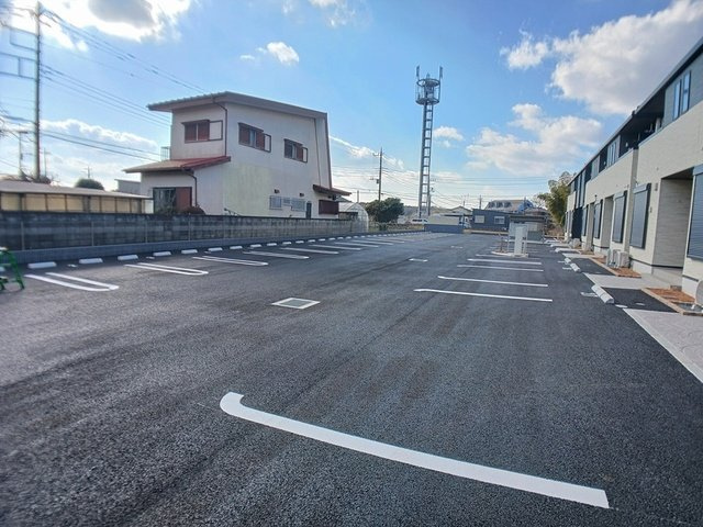 ルミナーレ荒川沖　Ⅱの駐車場|車をお持ちの方に嬉しい駐車場付きの物件です