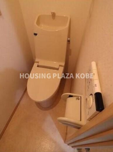 東舞子町貸家のトイレ