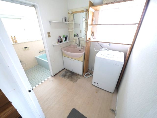 八街市富山　中古戸建の独立洗面台|2LDK  2階にもトイレ  リビング約14帖  駐車2台可能 閑静な分譲地内