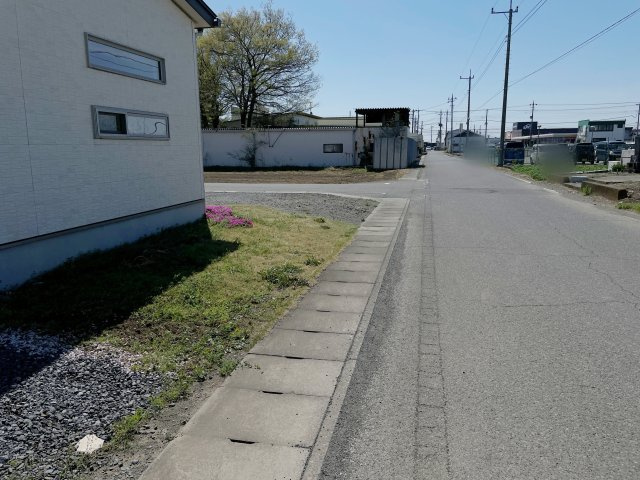 中古戸建・中古住宅　太田市新田市野井町　生品小学校・生品中学校の前面道路含む現地写真