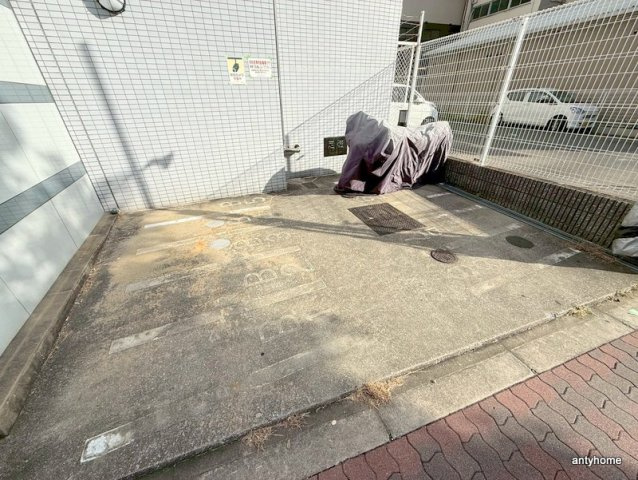エステムコート難波ミューステージ　仲介手数料無料の駐車場