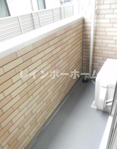 仲介手数料（賃料の1.10ヵ月）の50％OFF対象物件！のバルコニー|外からの目が気にならないバルコニーで洗濯物が干せます