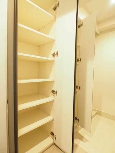 ドゥーエ日暮里の収納