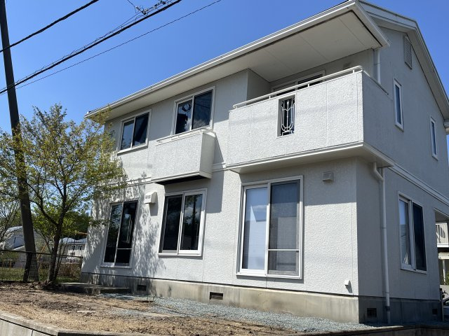 盛岡市小鳥沢一丁目　中古住宅の外観|新緑の季節は、日常に癒しをプラスします。