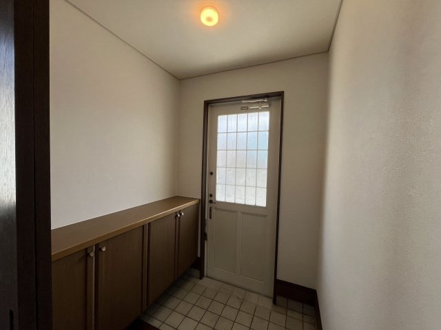 盛岡市小鳥沢一丁目　中古住宅の玄関