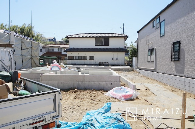【外観】 | プライバシー性と開放感を高める住環境。陽当たりの良い開かれたロケーションを活かし、心地よい暮らしをプランニング