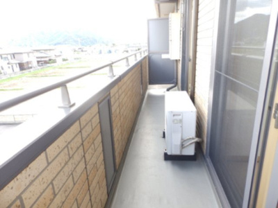 【バルコニー】 | リビングタウン朝田 B棟 | 同間取り別部屋写真です。