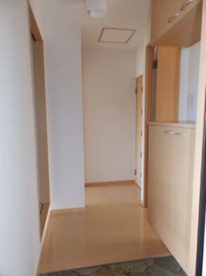 【玄関】 | リビングタウン朝田 B棟 | 同間取り別部屋写真です。