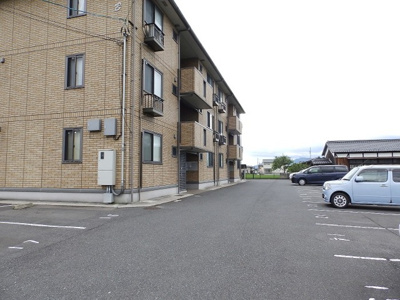 【駐車場】 | リビングタウン朝田 B棟