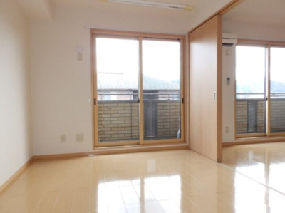 【居間・リビング】 | リビングタウン朝田 B棟 | 同間取り別部屋写真です。