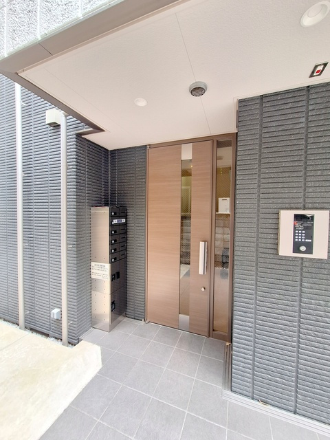 サンライズ下北沢のエントランス|オートロック付きのエントランス