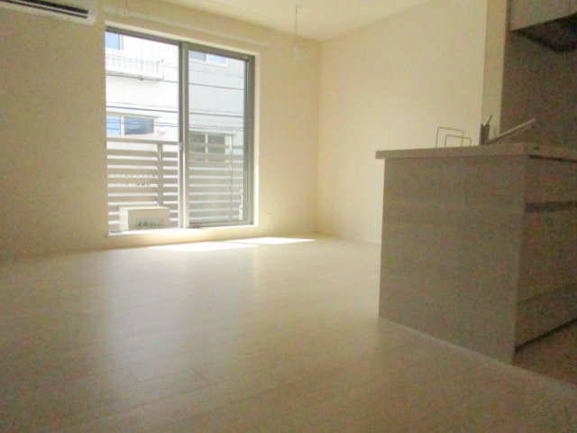 サンライズ下北沢の居間・リビング