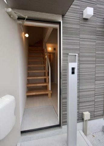  【グランシャルム芦屋】兵庫県芦屋市一棟収益売りアパート「平成29年新築」「満室稼働中」の玄関