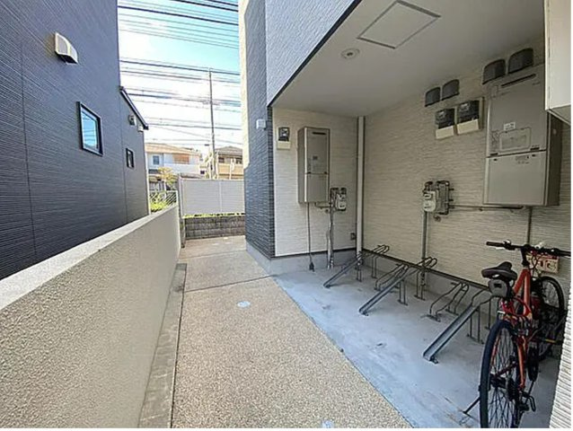  【グランシャルム芦屋】兵庫県芦屋市一棟収益売りアパート「平成29年新築」「満室稼働中」の駐輪場