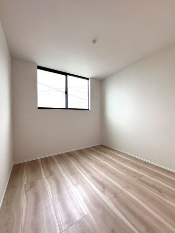 Coast Terrace Living — 東海岸南の洋室