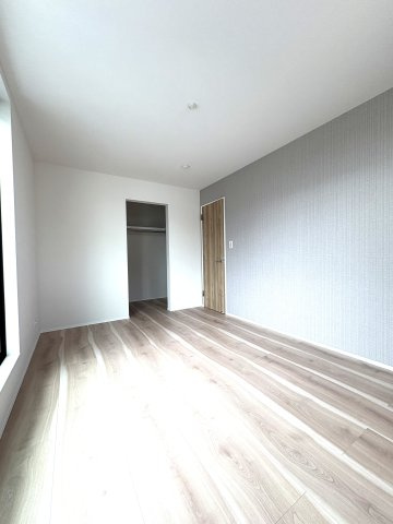 Coast Terrace Living — 東海岸南の洋室