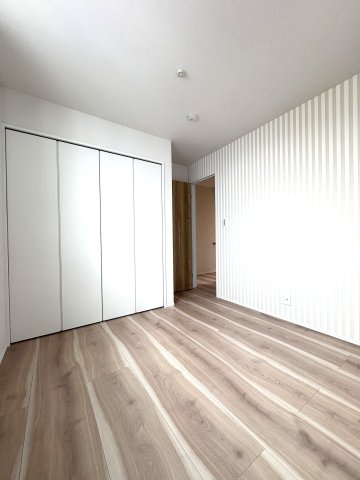 Coast Terrace Living — 東海岸南の洋室