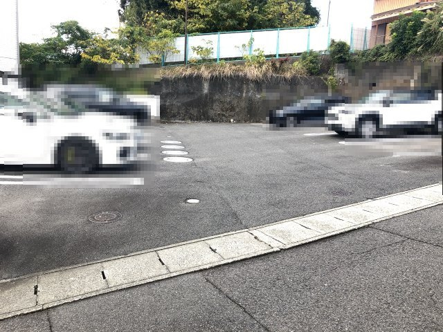 ブラウンヒル大谷の駐車場