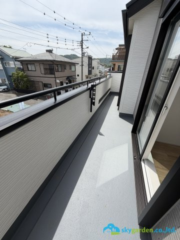 平塚市達上ヶ丘　新築戸建　全2棟2号棟のバルコニー
