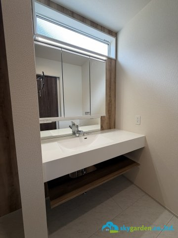 平塚市達上ヶ丘　新築戸建　全2棟2号棟の独立洗面台