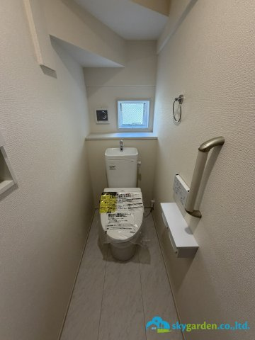 平塚市達上ヶ丘　新築戸建　全2棟2号棟のトイレ