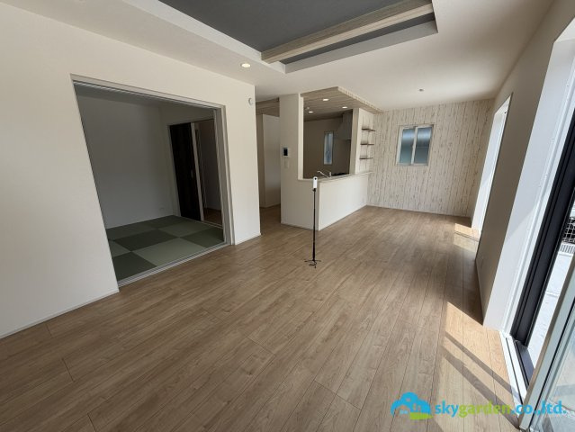 平塚市達上ヶ丘　新築戸建　全2棟2号棟の居間・リビング