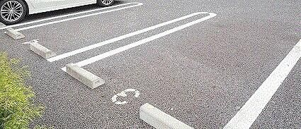 アンビション・カシワの駐車場