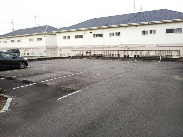 レオパレスサンシティフルヤⅢの駐車場