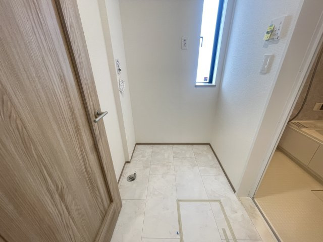 南城市佐敷新開1番（全3棟）ラストB号棟のランドリースペース|B号棟　洗濯機置き場♪