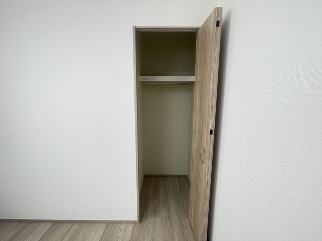 南城市佐敷新開1番（全3棟）ラストB号棟の収納|B号棟　洋室5.25帖＋CL付き♪