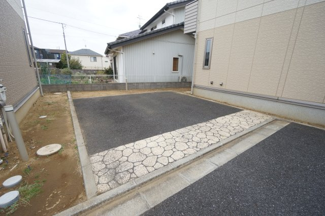 イル・ヴォーロ高田の駐車場