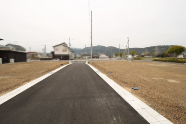 土佐市高岡町丙（全26区画）8号地　建築条件なし　売土地の前面道路含む現地写真|8号地　180.43㎡　（約54.58坪）