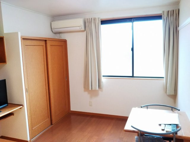 レオパレス花みずきの居間・リビング|画像9