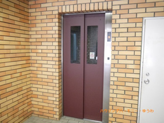 【その他共用部分】 | 階段移動の手間を省く現代の必需設備です。