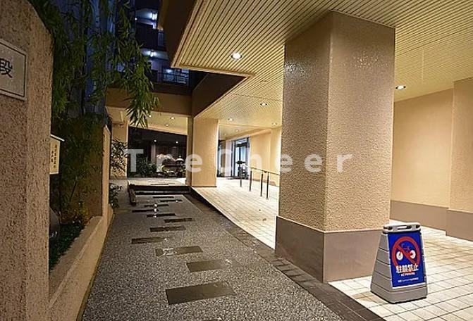 東建ニューハイツ九段のエントランス
