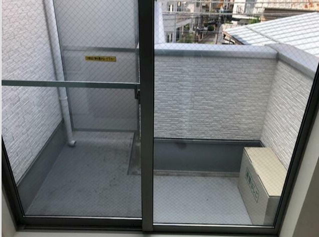 中野区鷺宮３丁目のアパートのバルコニー