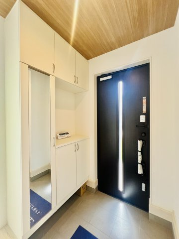 太田市新田上江田町の玄関|シューズクローク付きの玄関は、履物の着脱もスムーズに♪