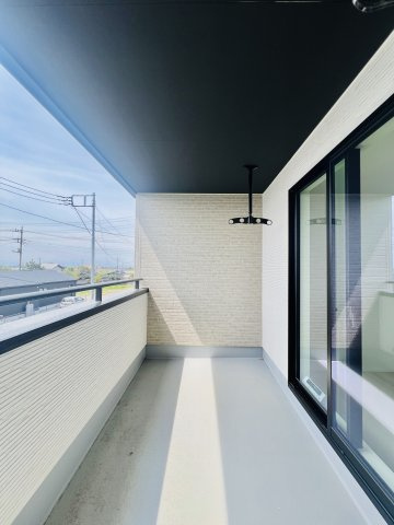 太田市新田上江田町のバルコニー|洗濯物を干すのも便利なインナーバルコニー♪
