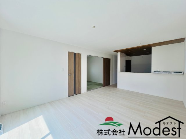 太田市新田上江田町の居間・リビング|家具の配置も考えやすく、ご家族も自然と集まる空間に♪
