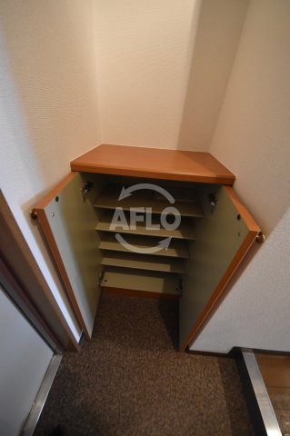 ロイヤルクイーンズパークの玄関|ロイヤルクイーンズパーク　下駄箱