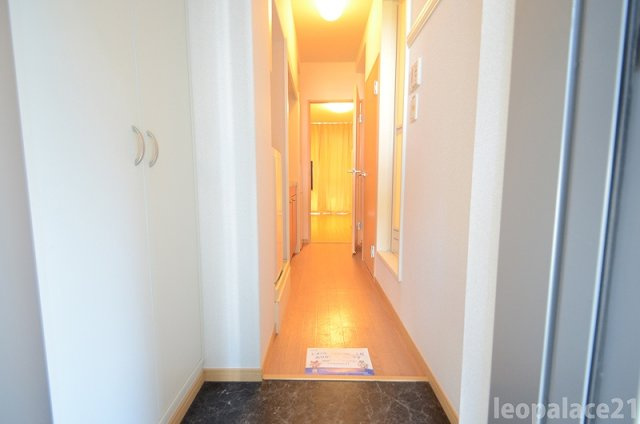 レオパレスエスペランサ横須賀の玄関|ゆったりとした玄関です